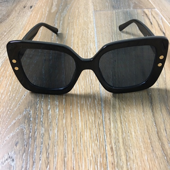 ⬇️ Oversized Black Square Frame Fashion Sunglasses - Picture 3 of 7